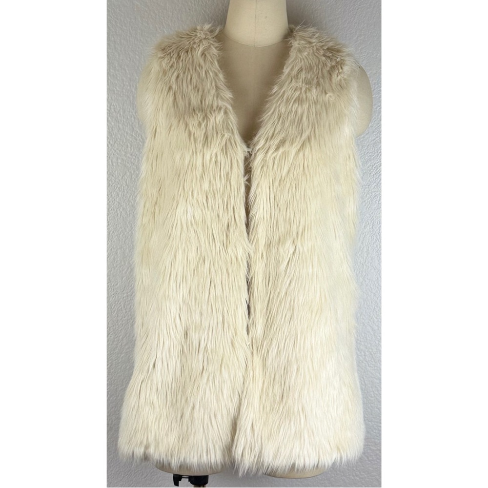 BB Dakota Cream Faux Fur Vest, size Medium - Picture 2 of 12